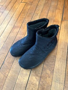 Bogs snow day Quilted Black Ankle Winter Boots
